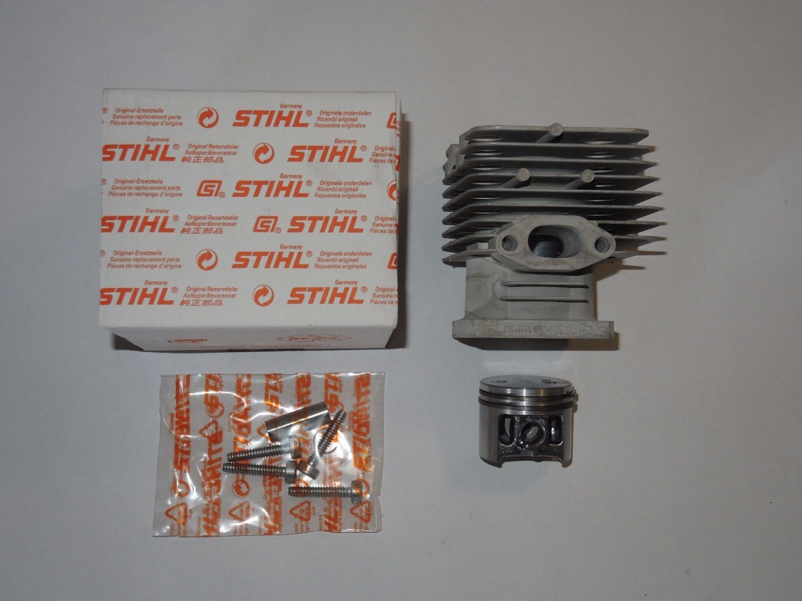 diverse F 300 Krümmer für 2-Takt Motorenteile FS 350 Stihl Ansaugkrümmer diverse F 300 Krümmer für 2-Takt Motorenteile FS 350 Stihl Ansaugkrümmer